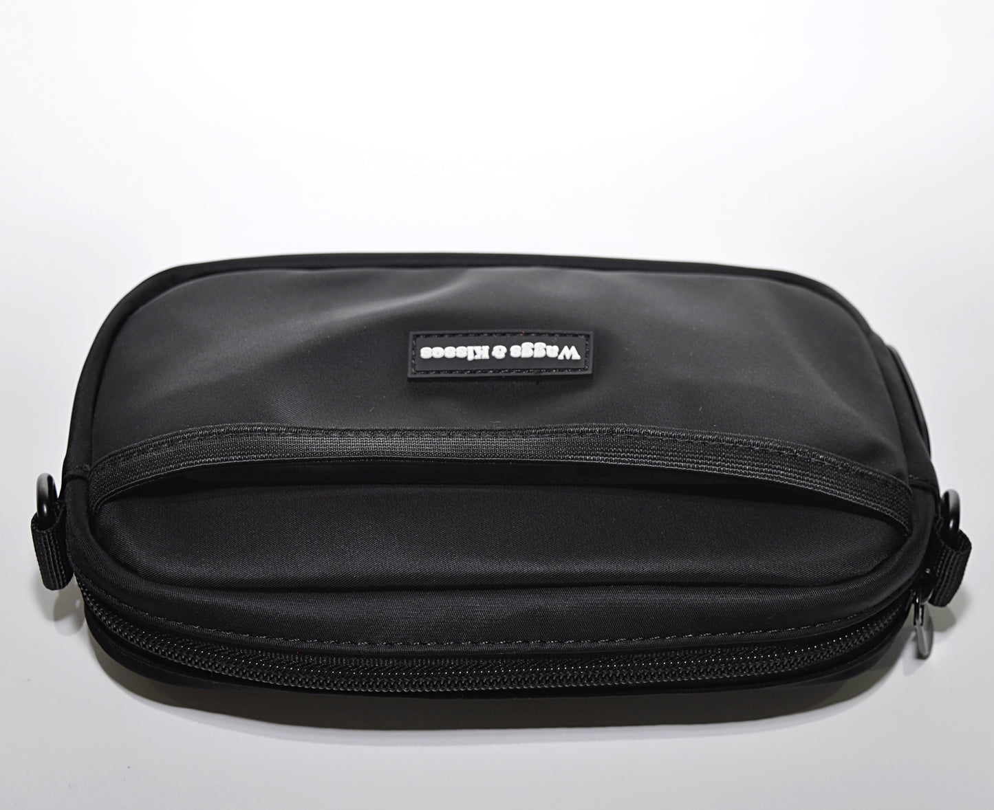 comfortable crossbody dog bag for walks and hikes