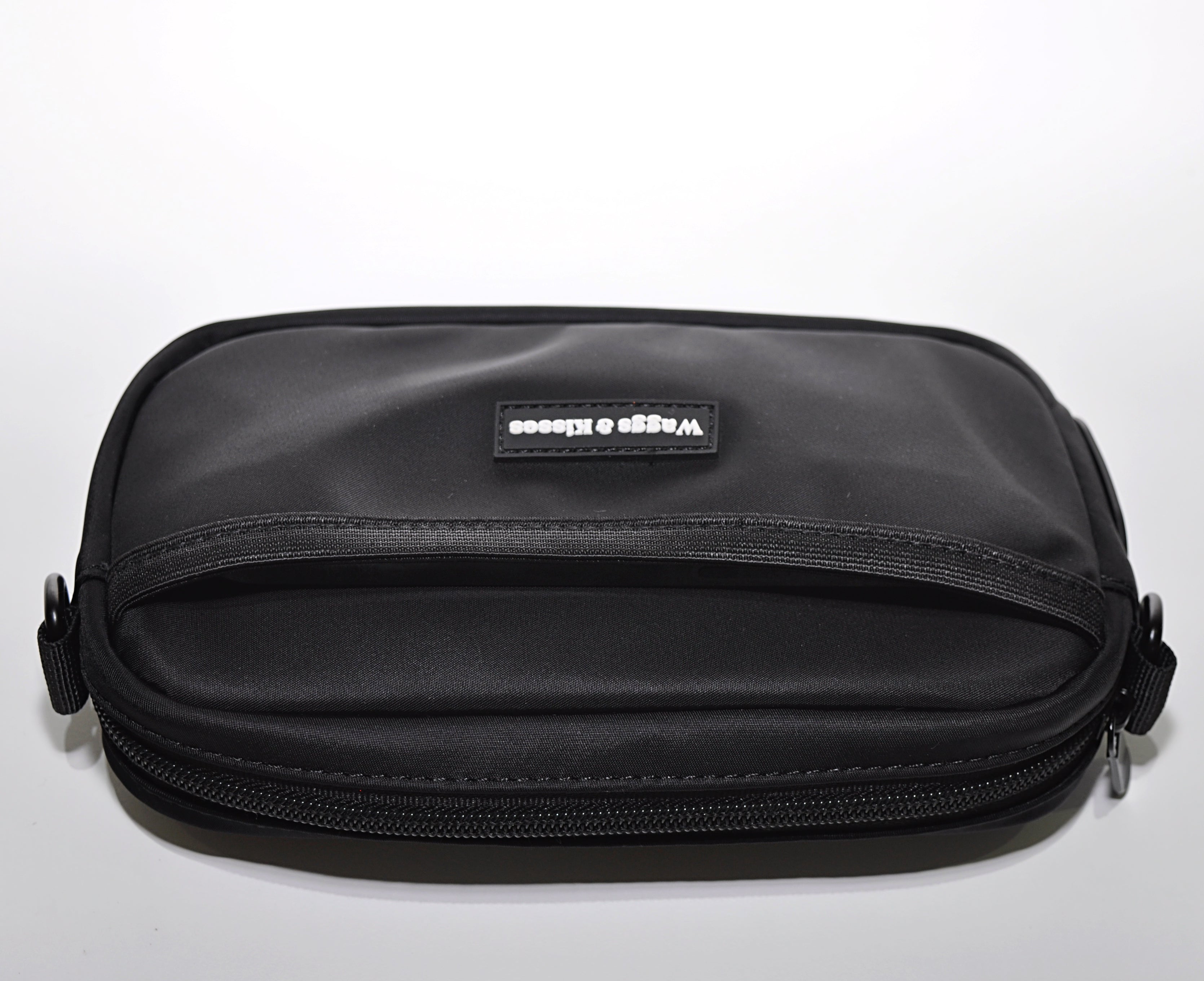 comfortable crossbody dog bag for walks and hikes